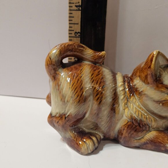 Vtg Ceramic Glazed Striped Cat Tan Brown Playful Laying Down Kitten 5" x 3" x 3" - Picture 9 of 10